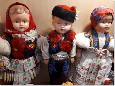 Lalki w strojach regionalnych